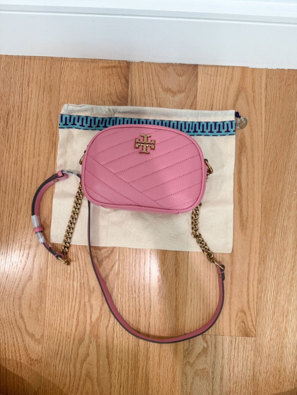 Brand New Tory Burch Kira Chevron Leather Camera Bag - Picture 7 of 7